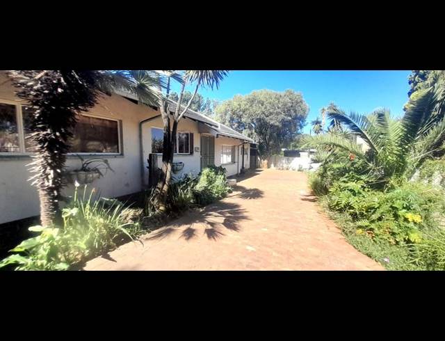 6 BEDROOM HOUSE FOR SALE IN PARKHILL GARDENS